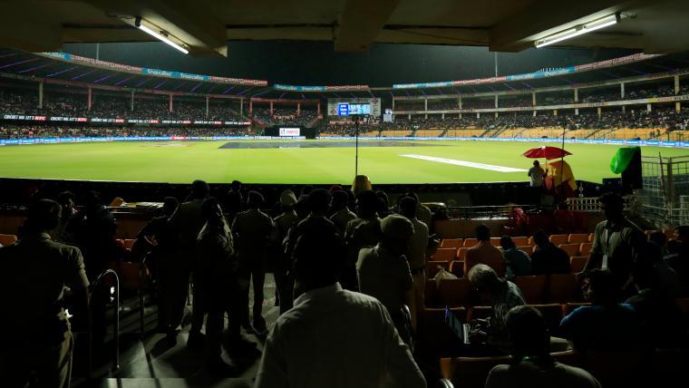 chinnaswamy stadium pitch report batting or bowling